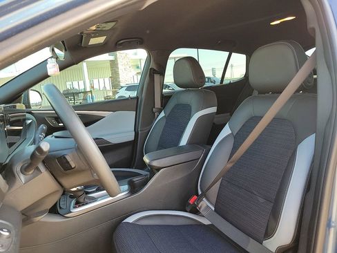 Used 2024 Buick Envista Preferred w/ Advanced Safety Package image 11