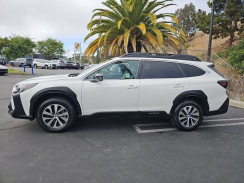 Used 2023 Subaru Outback Premium AWD/4WD image 4