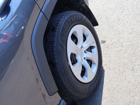 Used 2021 Toyota RAV4 LE AWD/4WD image 30