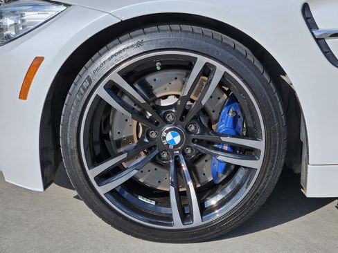 Used 2016 BMW M4 Convertible image 14