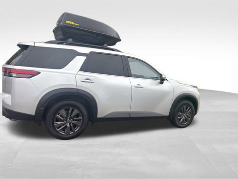 Used 2022 Nissan Pathfinder SV w/ SV Premium Package image 14