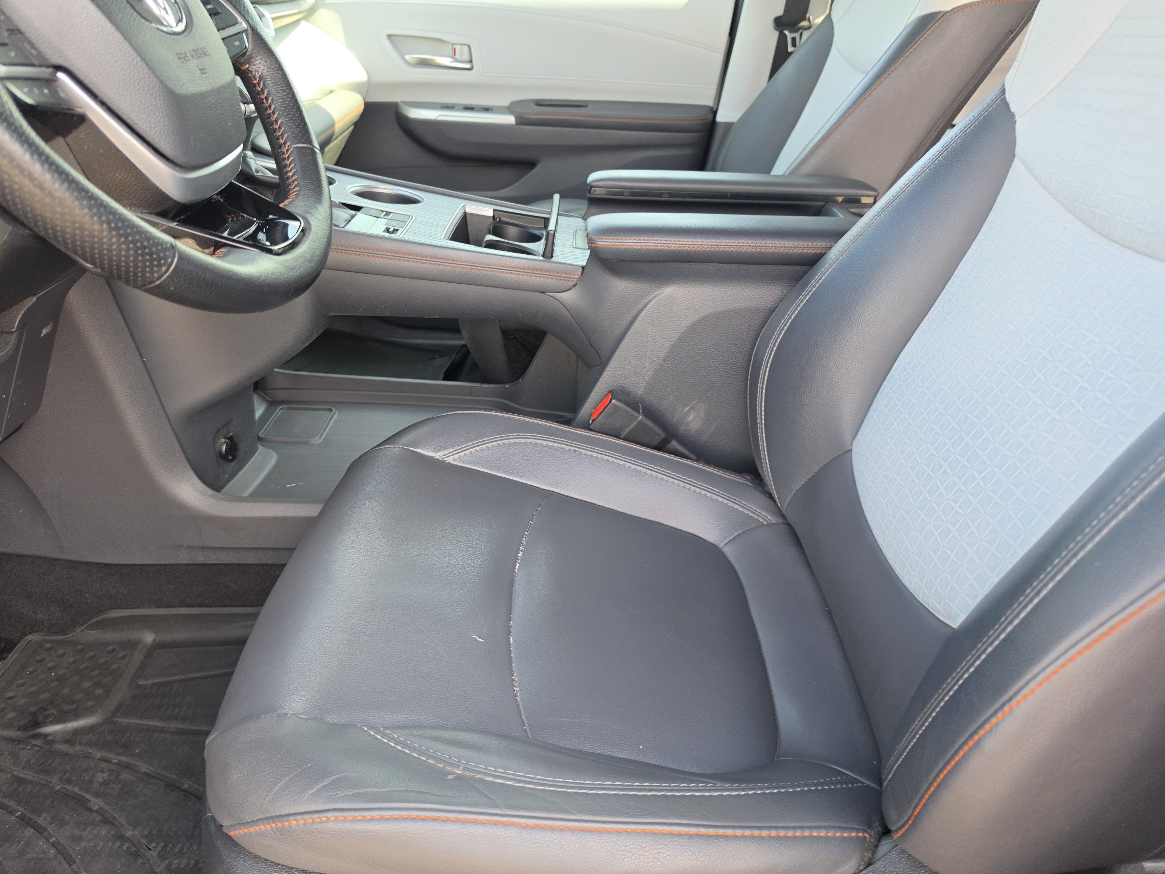 Used 2021 Toyota Sienna XSE w/ XSE Plus Package FWD image 9
