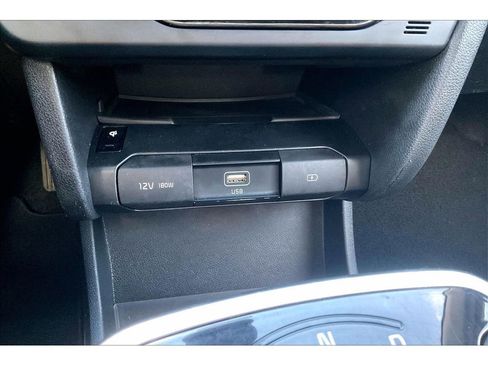 Used 2022 Kia Niro EX image 34