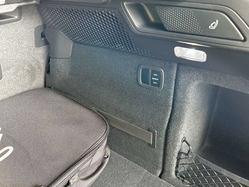 Used 2025 Porsche Macan Electric RWD image 37