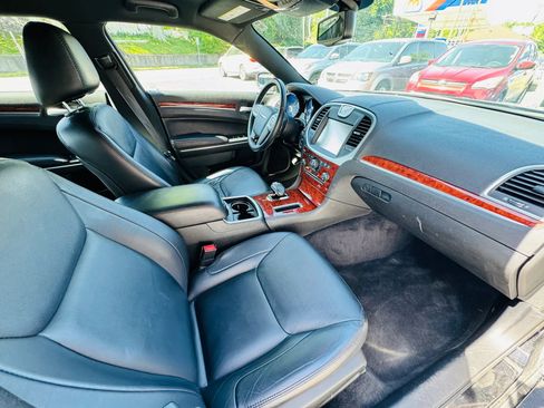Used 2014 Chrysler 300 RWD image 18