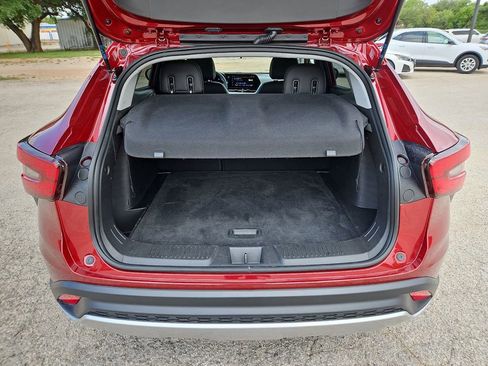 Used 2025 Chevrolet Trax LT FWD image 15