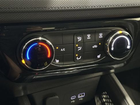 Used 2024 Chevrolet TrailBlazer LT w/ LT Cold Weather Package FWD image 19