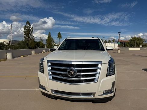 Used 2015 Cadillac Escalade Premium image 7