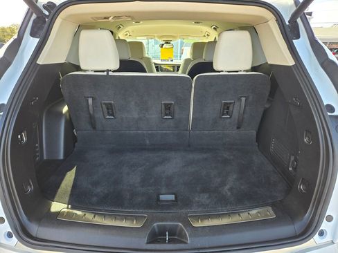 Used 2022 Buick Enclave Essence image 20