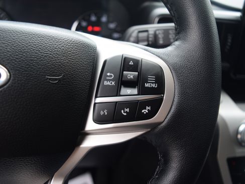 Used 2023 Ford Explorer XLT w/ Equipment Group 202A image 5