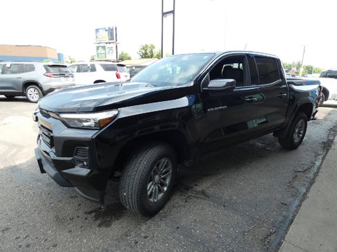Used 2025 Chevrolet Colorado LT w/ LT Convenience Package AWD/4WD image 6
