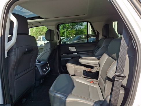 Certified 2025 Ford Expedition Active AWD/4WD image 11
