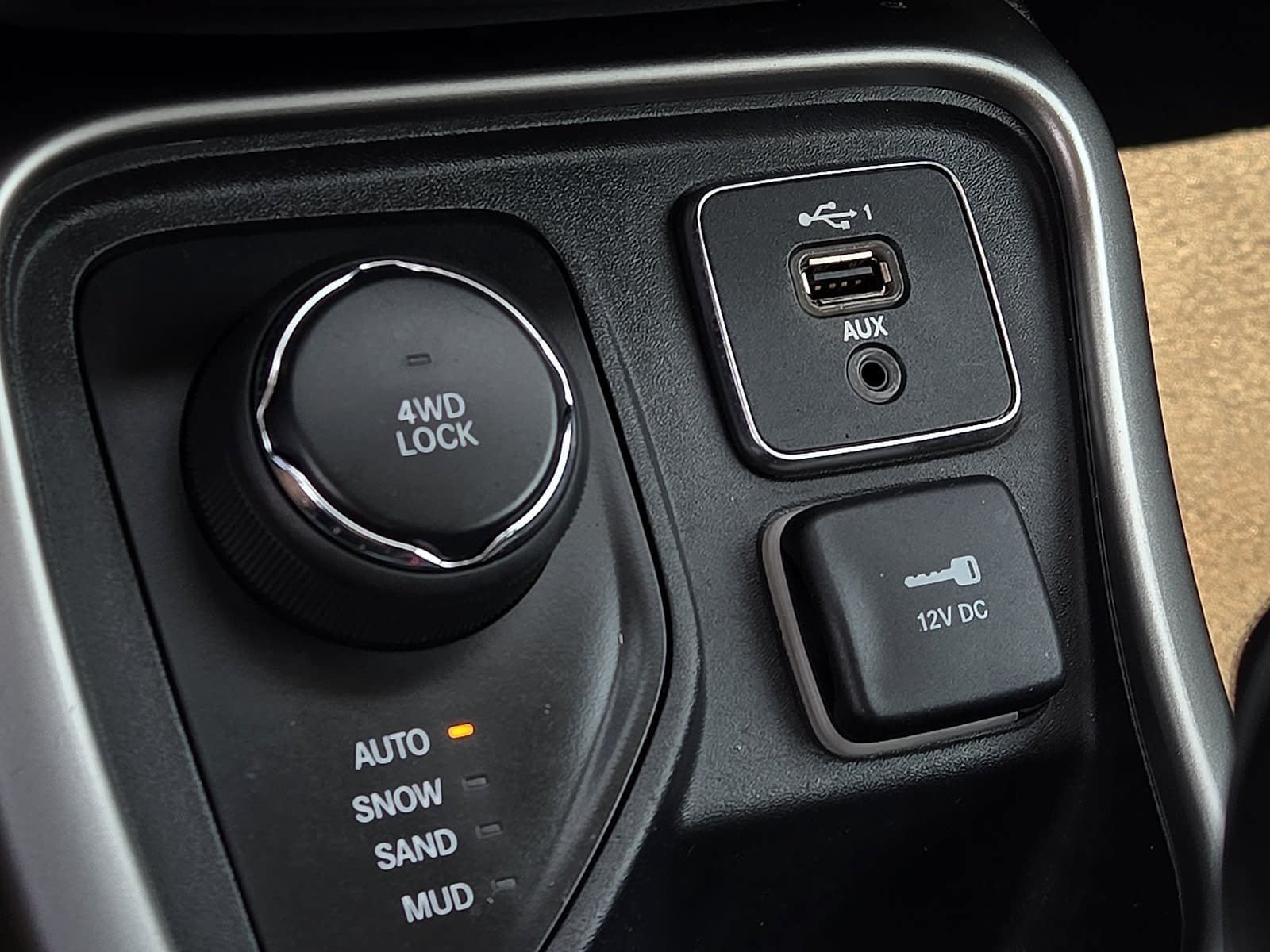 Used 2021 Jeep Compass Latitude w/ Sun and Sound Group AWD/4WD image 15