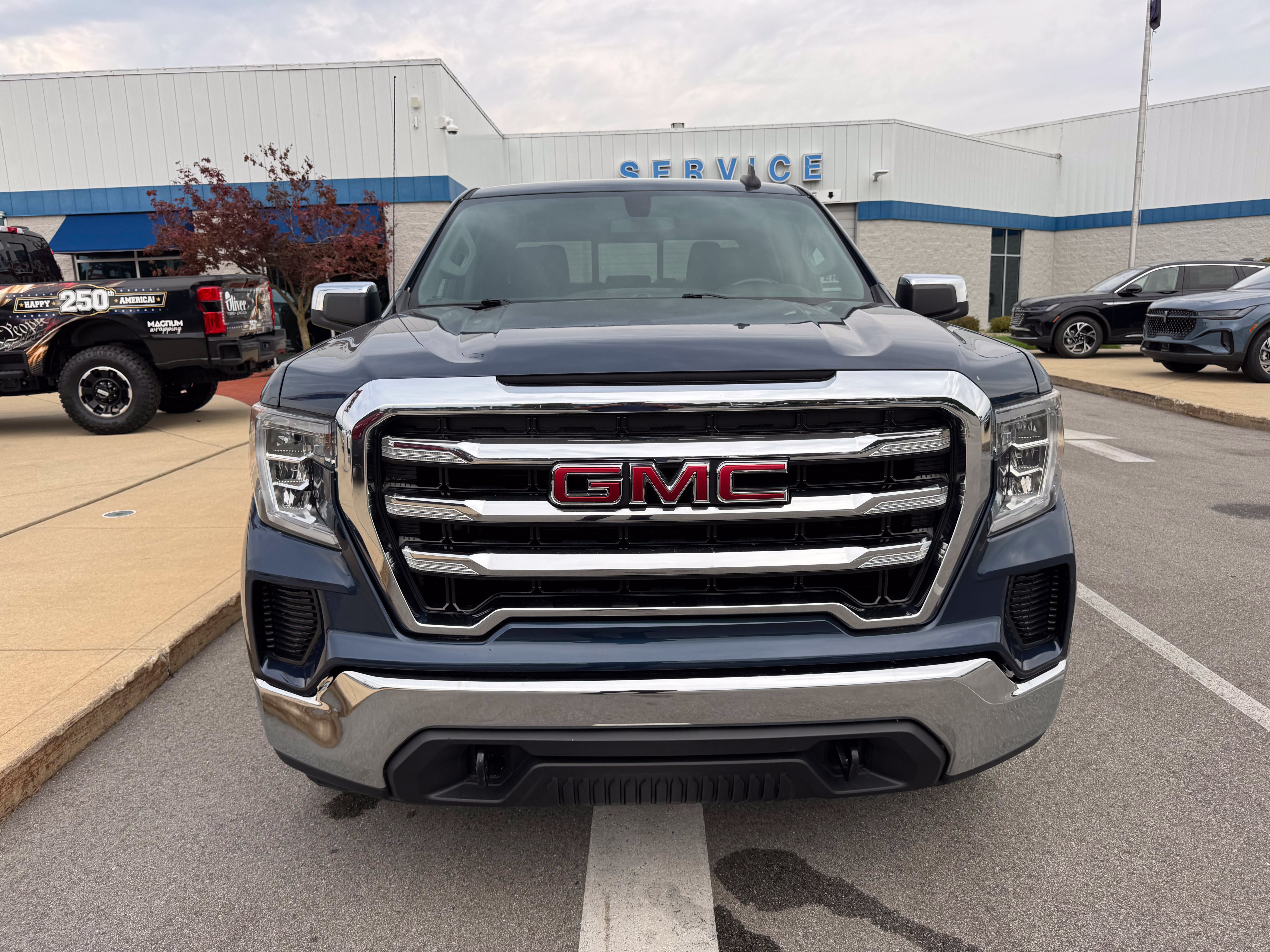 Used 2019 GMC Sierra 1500 SLE w/ SLE Value Package AWD/4WD image 2