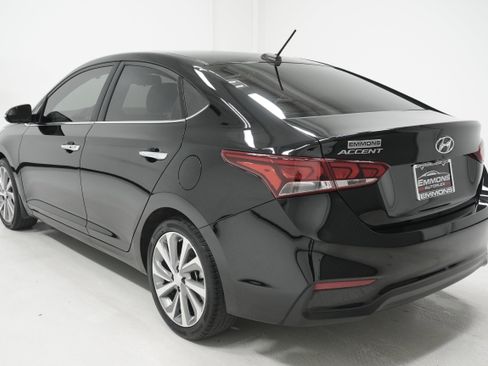 Used 2022 Hyundai Accent Limited image 6