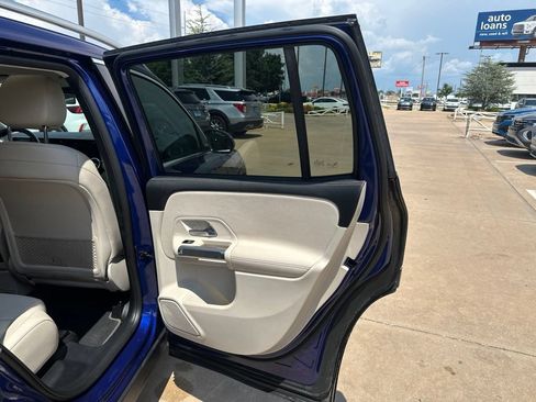 Used 2021 Mercedes-Benz GLB 250 w/ Premium Package image 15