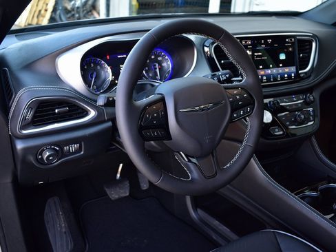 New 2026 Chrysler Pacifica Limited image 46