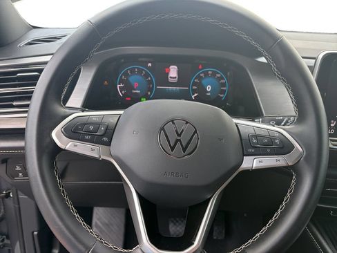 Certified 2025 Volkswagen Atlas Cross Sport SE FWD image 21