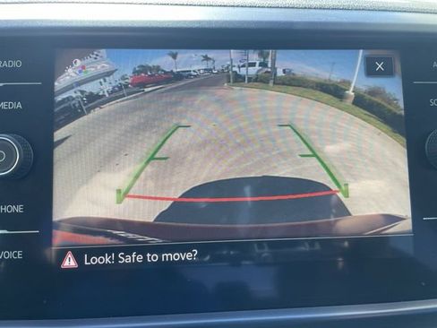 Used 2022 Volkswagen Taos SE FWD image 14