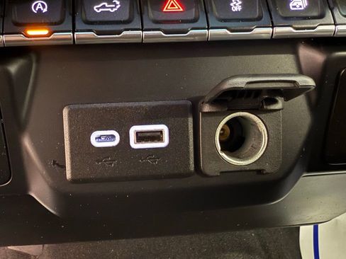 Used 2021 GMC Sierra 1500 Elevation image 37