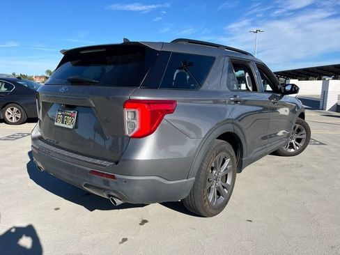 Used 2022 Ford Explorer XLT w/ Equipment Group 202A image 8