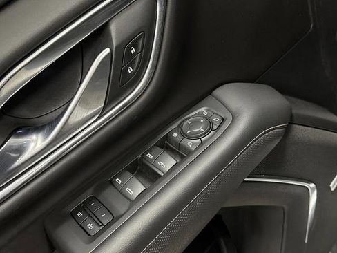 Used 2022 GMC Yukon SLT w/ SLT Premium Package image 31