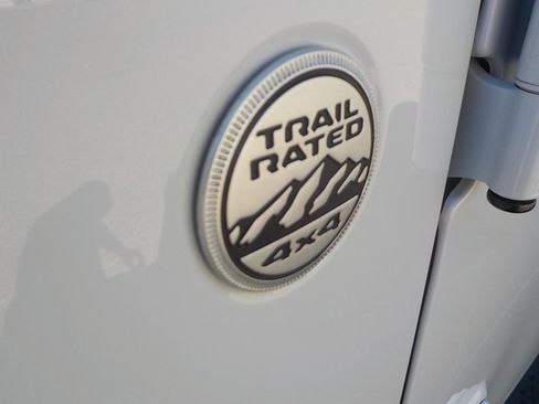 Used 2022 Jeep Gladiator Overland w/ Popular Equipment Package image 18