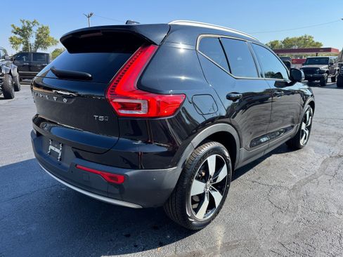 Used 2020 Volvo XC40 T5 Momentum image 7