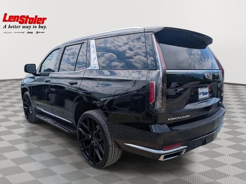 Used 2023 Cadillac Escalade Luxury AWD/4WD image 3