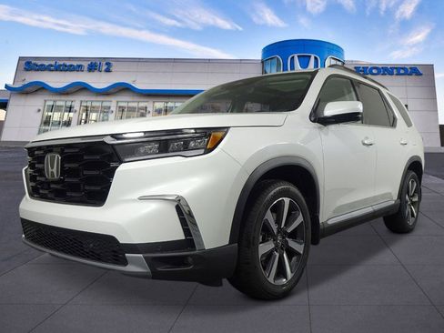 New 2025 Honda Pilot Touring image 1