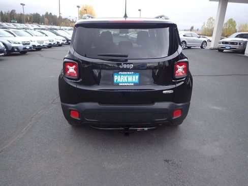 Used 2016 Jeep Renegade Latitude FWD image 4