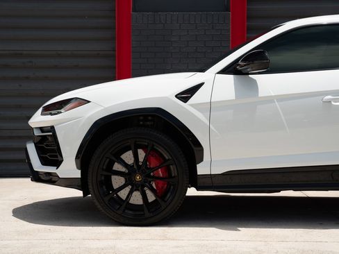 Used 2022 Lamborghini Urus AWD/4WD image 10