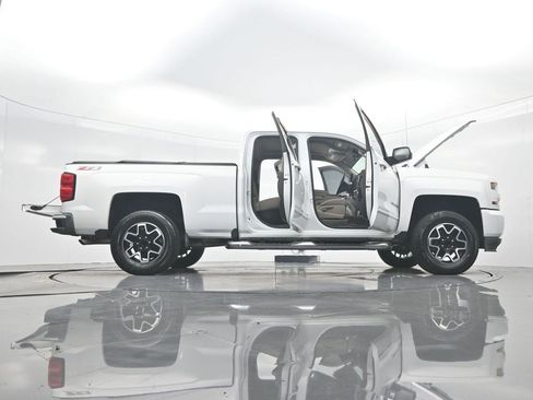 Used 2017 Chevrolet Silverado 1500 LT w/ All Star Edition AWD/4WD image 45