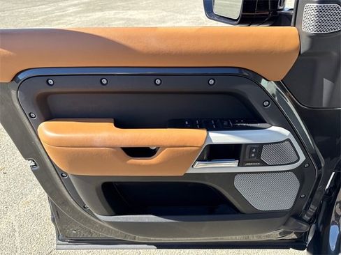 Used 2023 Land Rover Defender 130 First Edition image 19