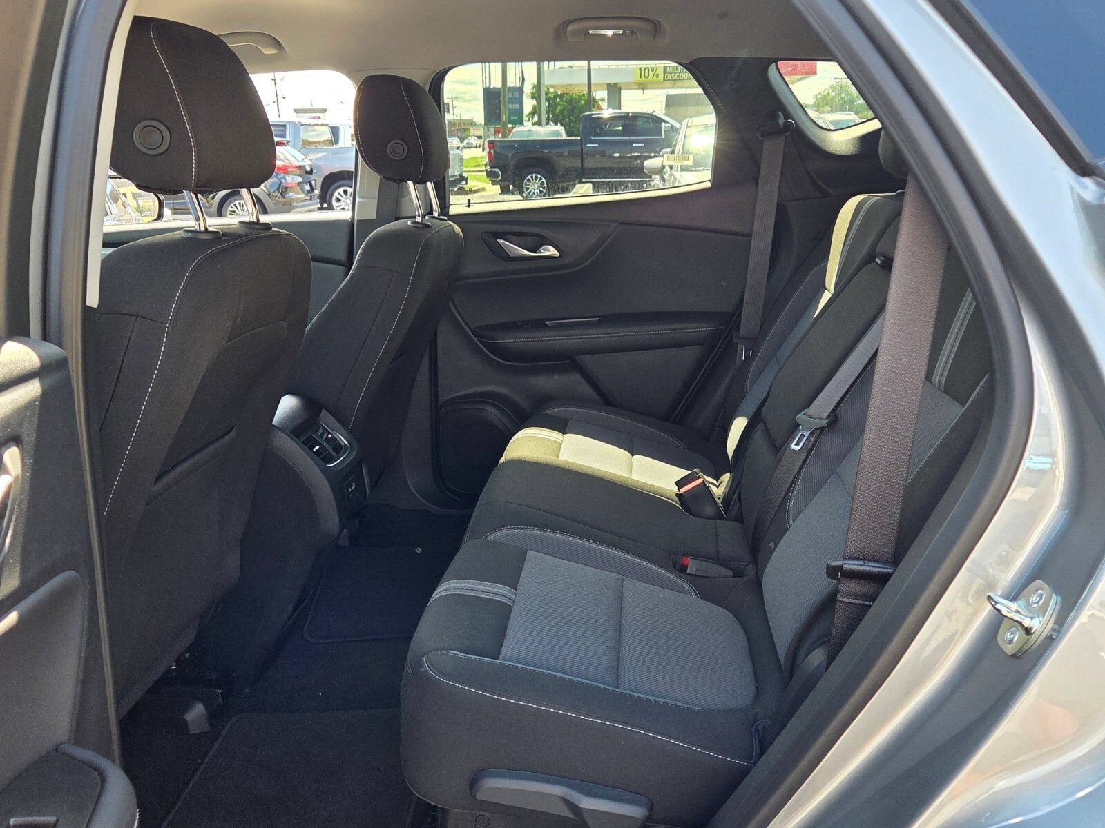Used 2025 Chevrolet Blazer LT FWD image 6