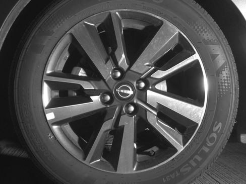 Used 2025 Nissan Versa SV image 12