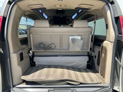 Used 2015 Chevrolet Express 2500 Extended Van 3D image 9