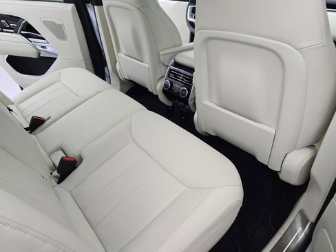 Used 2025 Land Rover Range Rover Long Wheelbase SE image 11