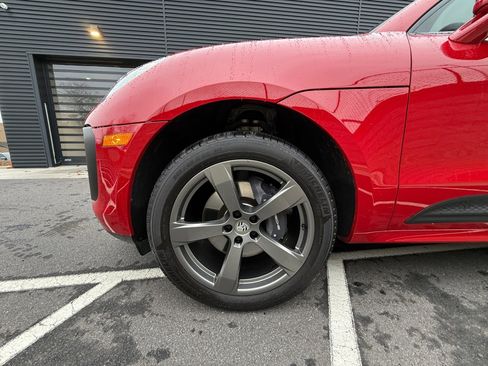Certified 2025 Porsche Macan image 11