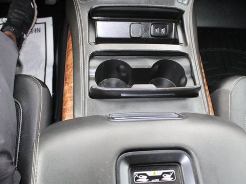 Used 2020 Chevrolet Suburban Premier AWD/4WD image 20