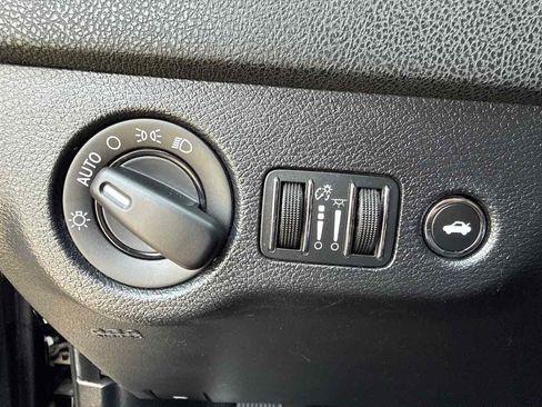 Used 2015 Dodge Charger SE w/ Sport Appearance Group RWD image 28