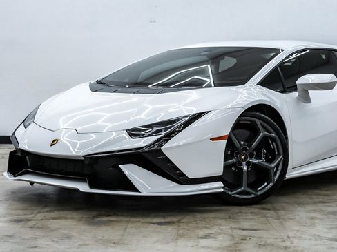 Used 2023 Lamborghini Huracan Tecnica image 2