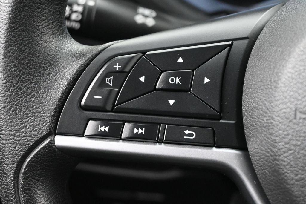 Used 2023 Nissan Kicks SV FWD image 6