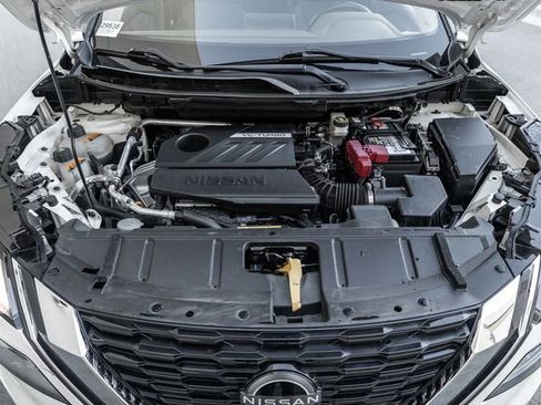 Used 2023 Nissan Rogue SV image 15