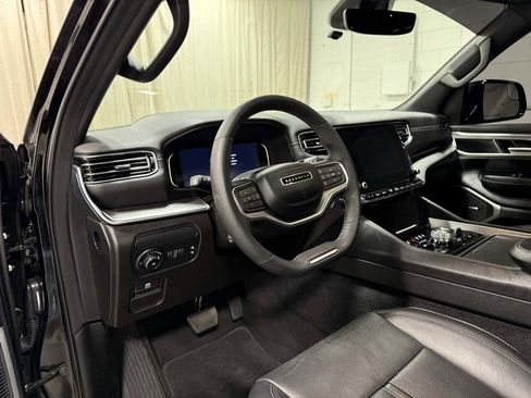 Used 2024 Jeep Wagoneer Series II w/ Convenience Group I image 11