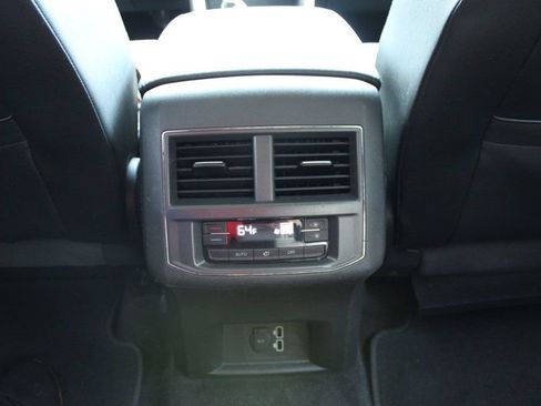 Used 2018 Volkswagen Atlas SE FWD image 27
