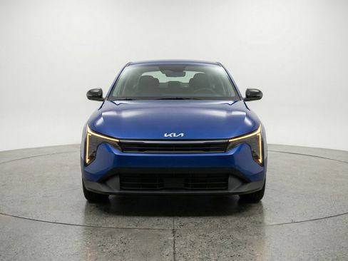 Used 2025 Kia K4 LXS image 2