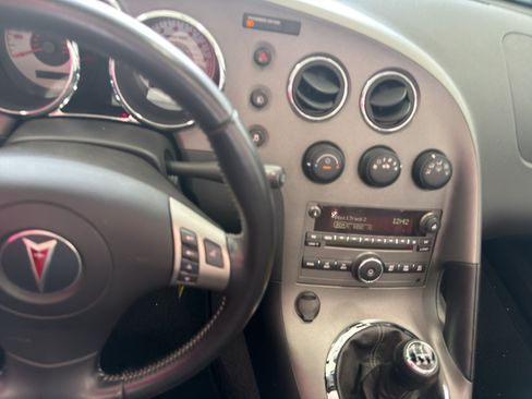 Used 2008 Pontiac Solstice Convertible w/ Premium Package RWD image 7