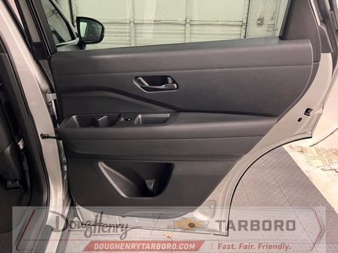 Used 2025 Nissan Pathfinder SV FWD image 39