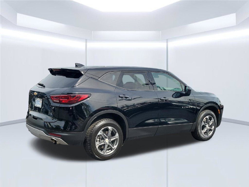 Used 2025 Chevrolet Blazer LT FWD image 5